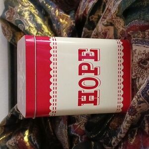 HOPE HOLIDAY TIN WITH SNOWFLAKE LID